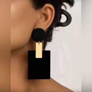 Elegant Black and Gold Geometric Earrings